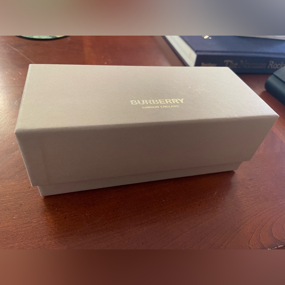 Burberry Sunglasses - Picture 3 of 7